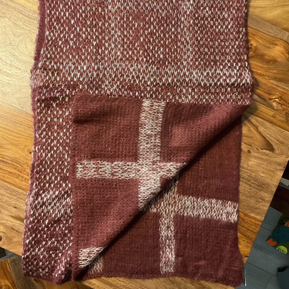 G.H. Bass scarf - NWT maroon/white